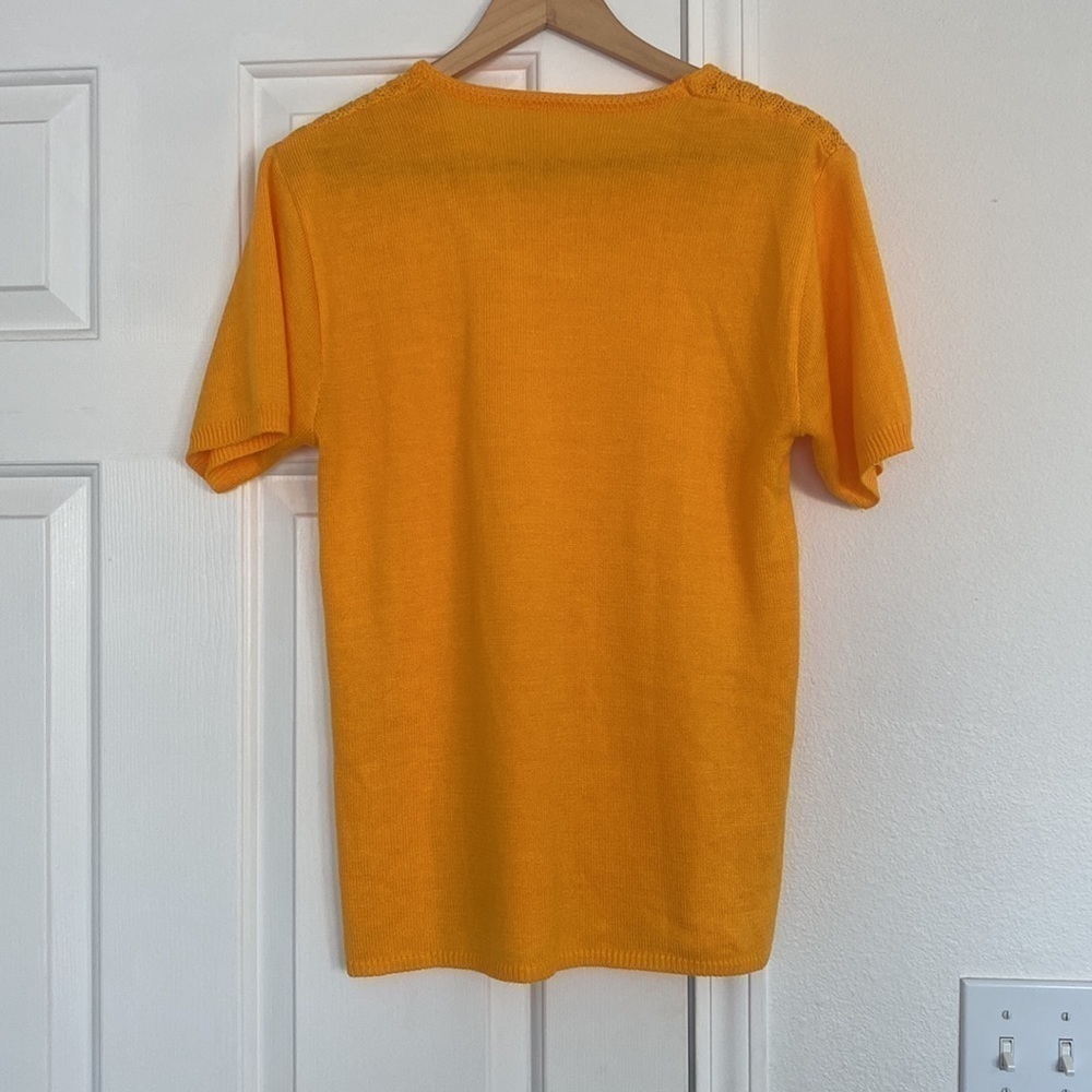 Vintage shirt sleeves marigold yellow crew neck sweater. - Picture 11 of 13